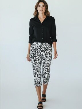 Black White Floral 10 Petite Super Stretch Pull On Casual Capri Pant Counterpart
